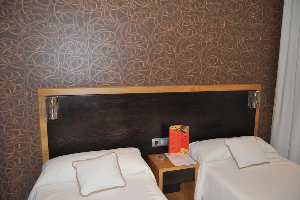 Hotel Fuente De La Magdalena à Santa Amalia Chambre photo